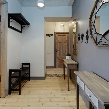 Center Terbatas Street Apt. + Free Parking Apartment